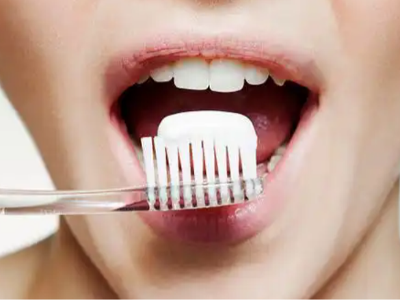 上了年紀(jì)的老年人如何刷牙？